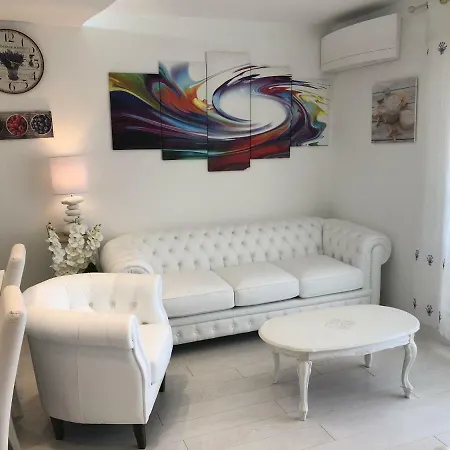 Daire Charming D' Este With A Rooftop Pool By Weekome Antibes