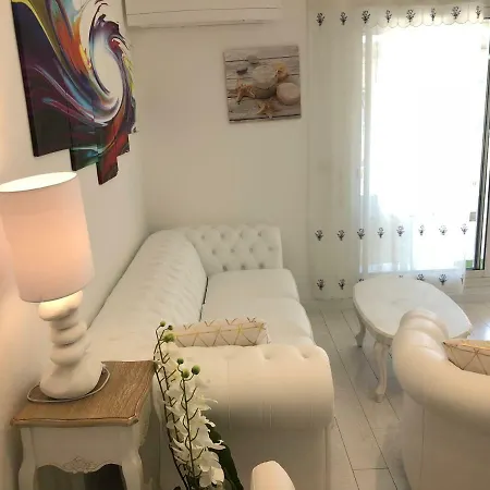 Charming D' Este With A Rooftop Pool By Weekome Daire *